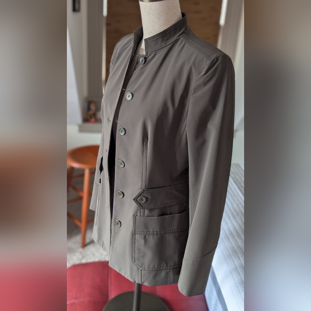 Women's Gray Peace of Cloth Pantiular Jacket - Picture 3 of 6